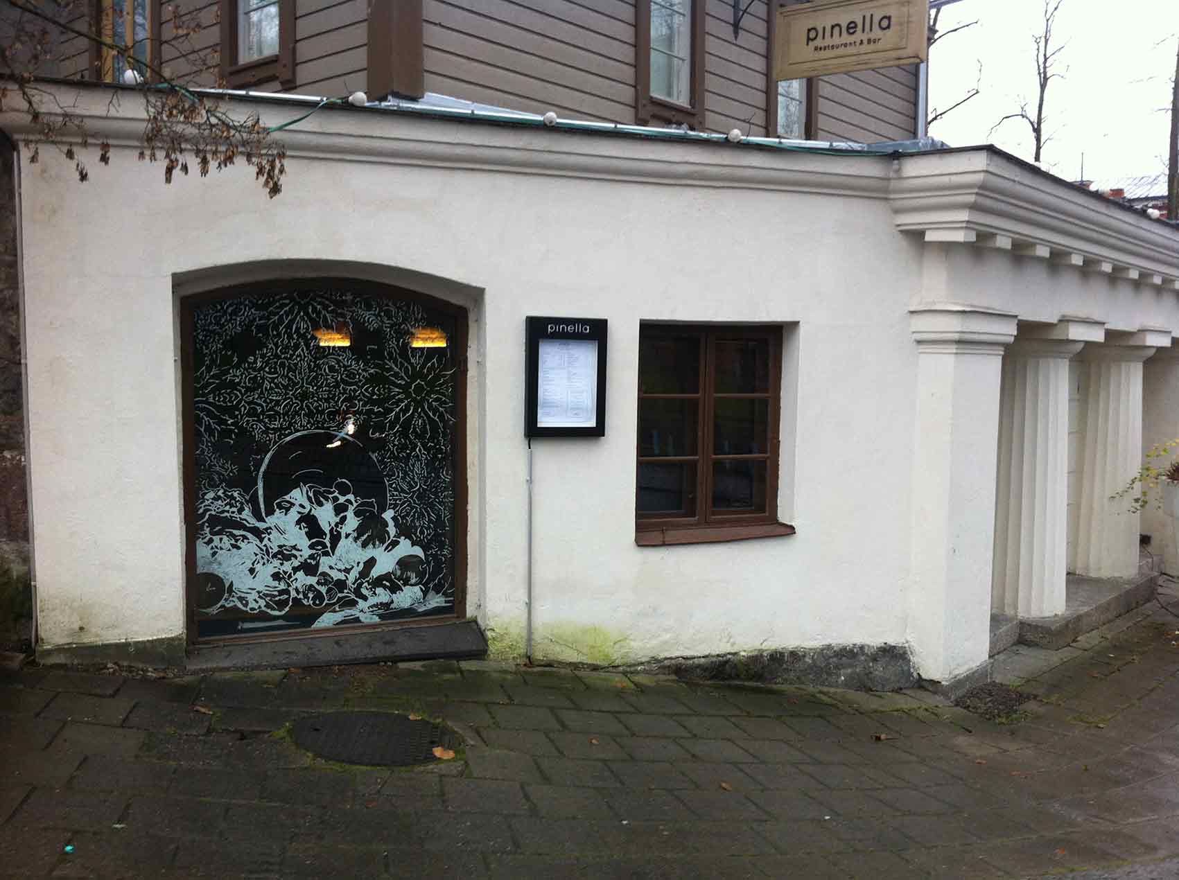 Paha Kakku "Pinella Bar" Window Outside View