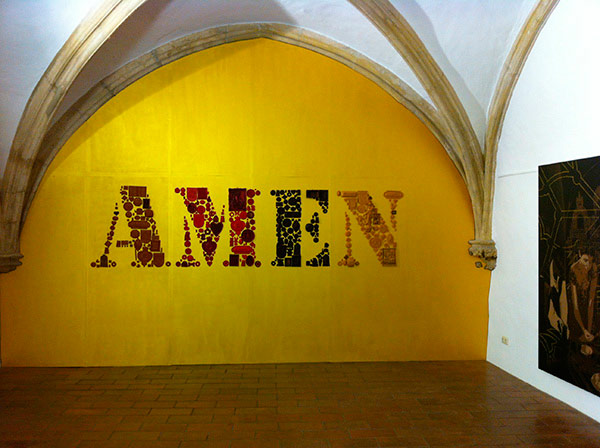 installation composes of 300 traditional elements in relieves of wax of this region of Bavaria